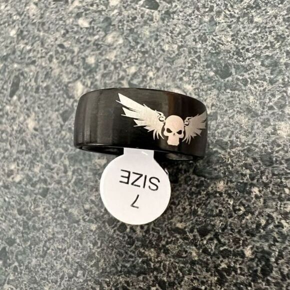 Titanium Fashion Black Skull Wings Ring size 7 - Picture 4 of 4